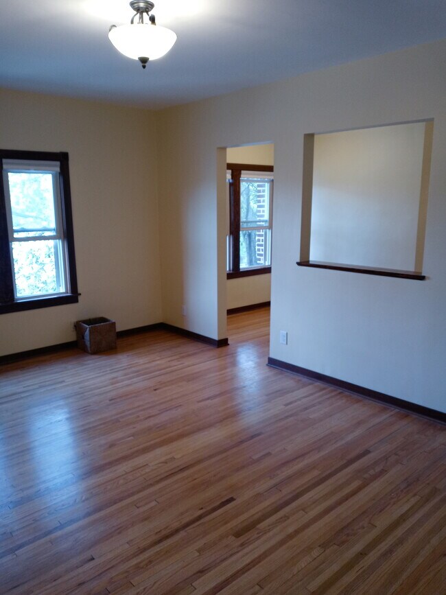 Building Photo - 2733 Girard Ave S