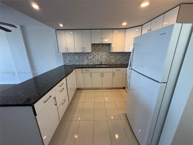 Building Photo - 13155 Ixora Ct