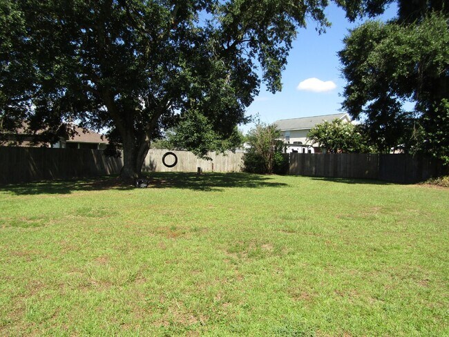 Building Photo - Spacious 4BR Home in Robin's Ridge with Soaring Ceilings, Guest Suite & Two-Car Garage