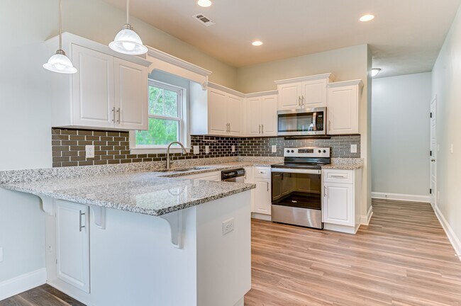 Building Photo - 140 Pebble Ln