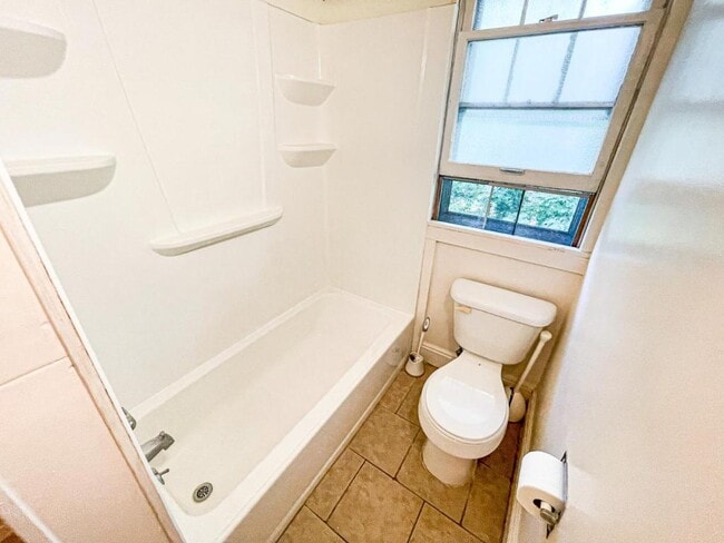 Building Photo - 207 Kelvin Pl