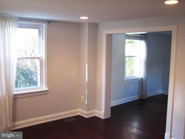 Building Photo - 1706 Willow Ave