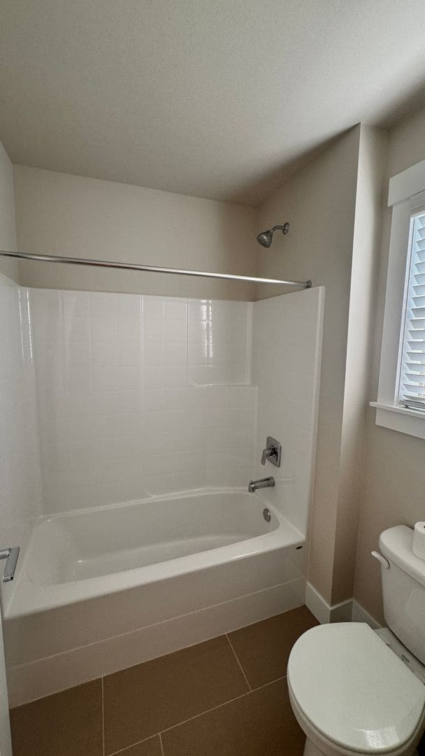 Building Photo - 3755 Monterey Ct NE