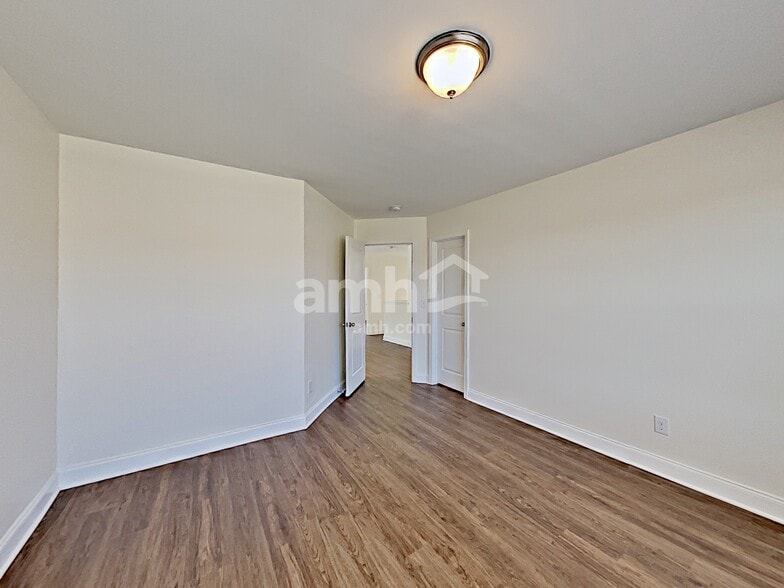 Building Photo - 5121 Jack Byrnes Dr