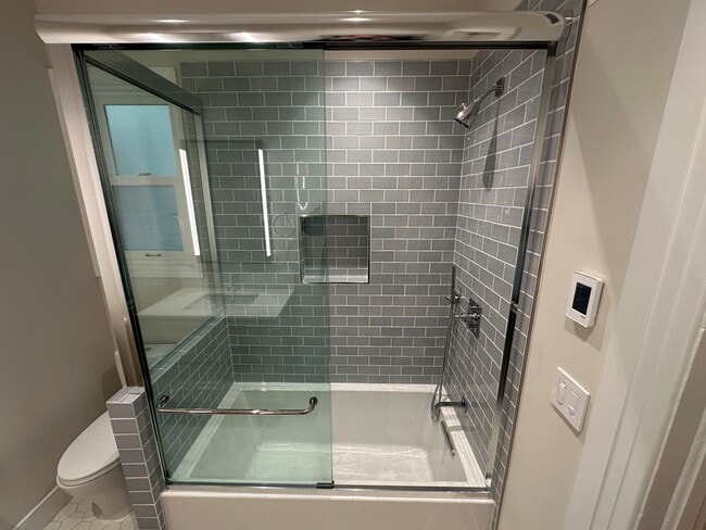 Building Photo - 219 Lake St