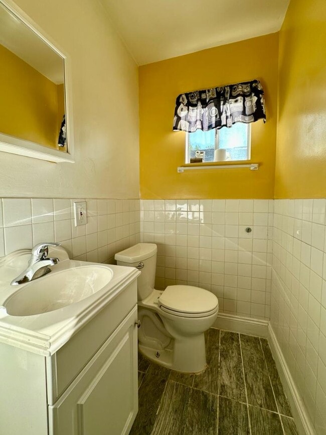 Building Photo - 815 Canyon Rd