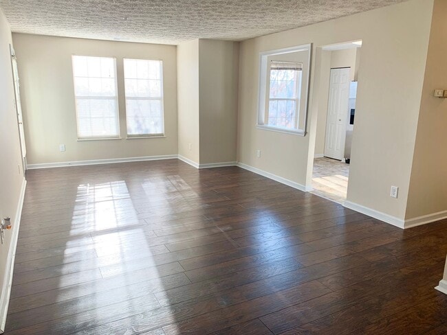Building Photo - Light Filled 2bd 2bth Penthouse Condo In Piney Orchard!