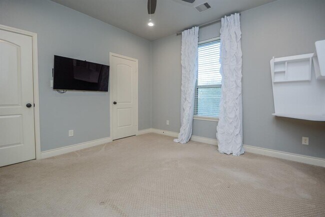 Building Photo - 64 Daffodil Meadow Pl