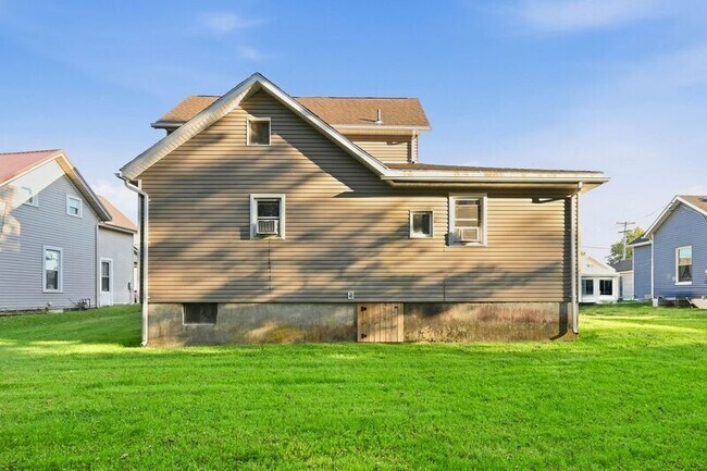 Building Photo - 38-42-42 E Xenia Ave
