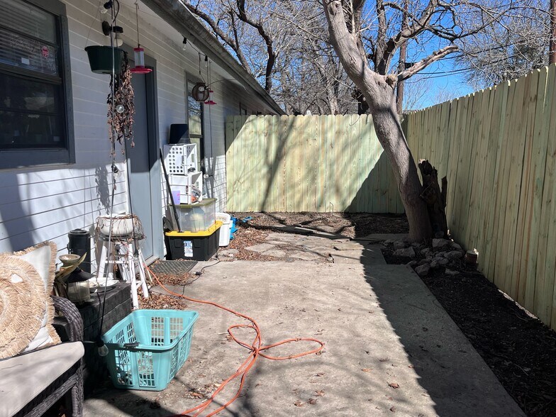 Back Patio - 1604 Mill St