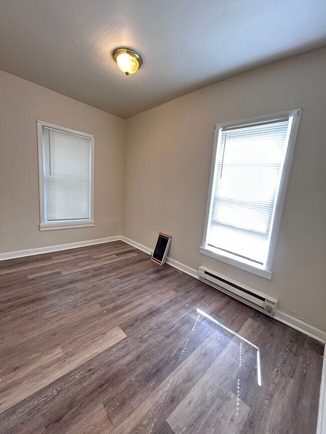 Building Photo - 9 E Lee St