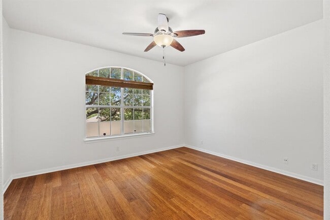 Building Photo - 209 Canterbury Dr
