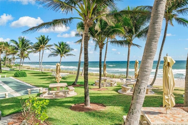 Building Photo - 1050 Hillsboro Mile