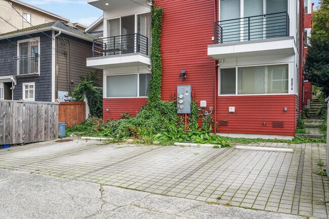 Building Photo - 2319 Franklin Ave E