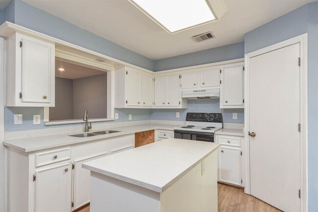 Building Photo - 3680 Woodpeckers Grove