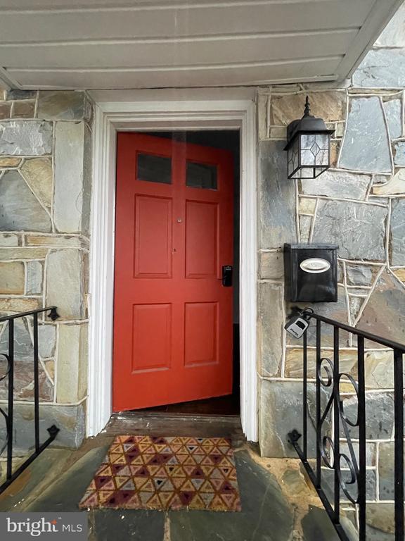 Building Photo - 420 Woodford St