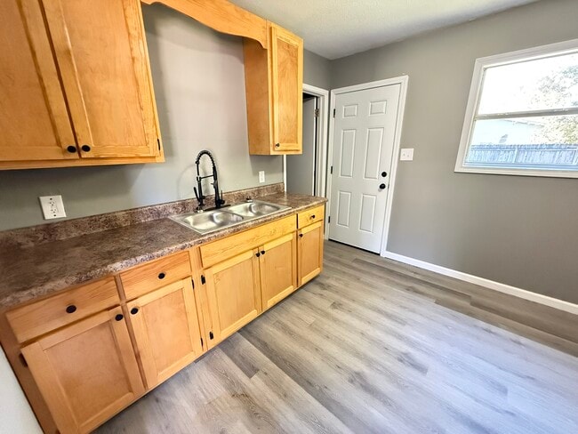 Building Photo - 3831 Morningview Dr