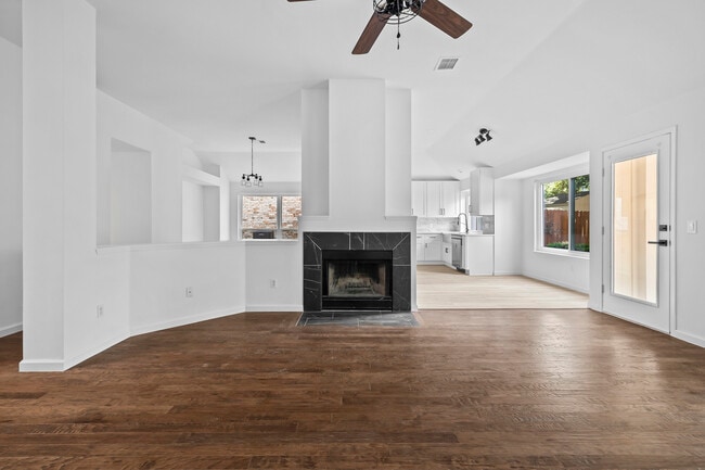 Building Photo - 6408 Back Bay Ln