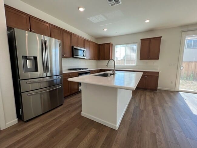 Building Photo - 616 Pipa Ln