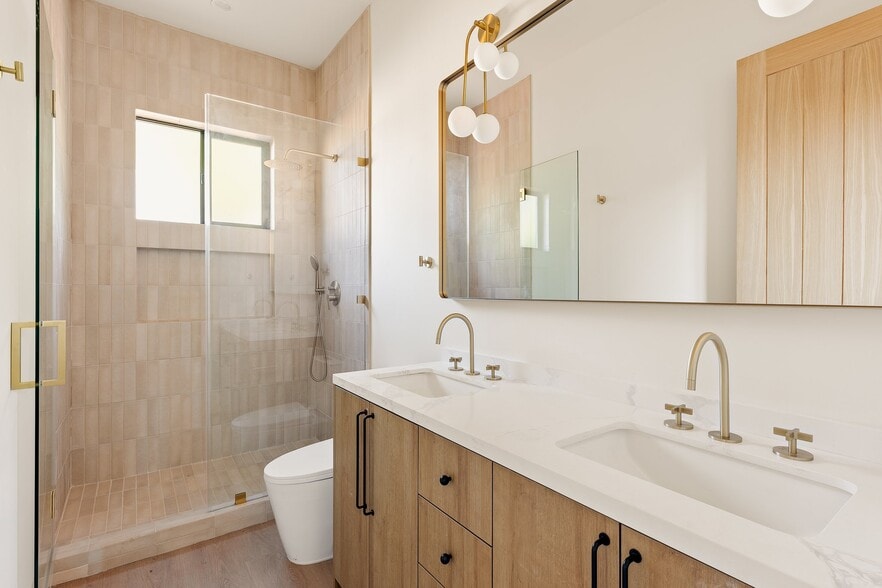 Building Photo - 17850 Saticoy St