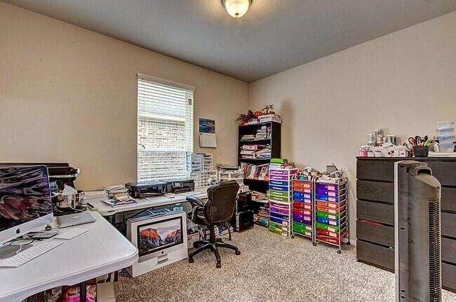 Building Photo - 1251 S Maple Dr