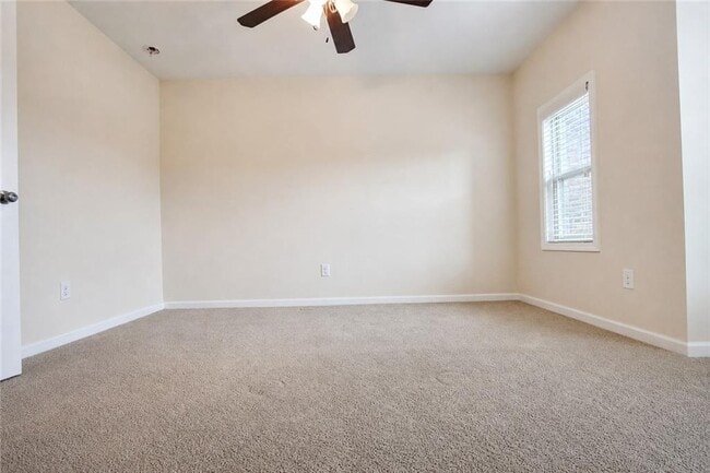 Building Photo - 2132 Greencrest Cir