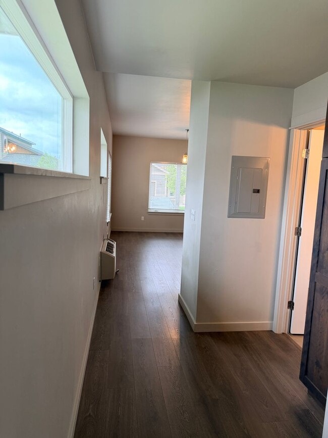 Building Photo - Fantastic one bedroom