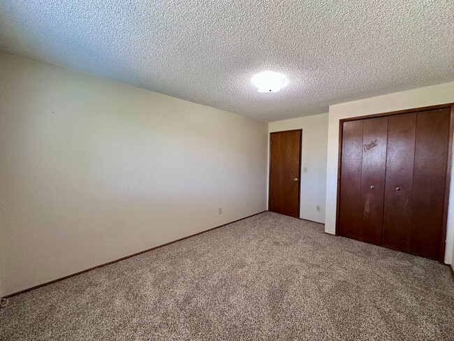 Building Photo - 970 S 55th Pl