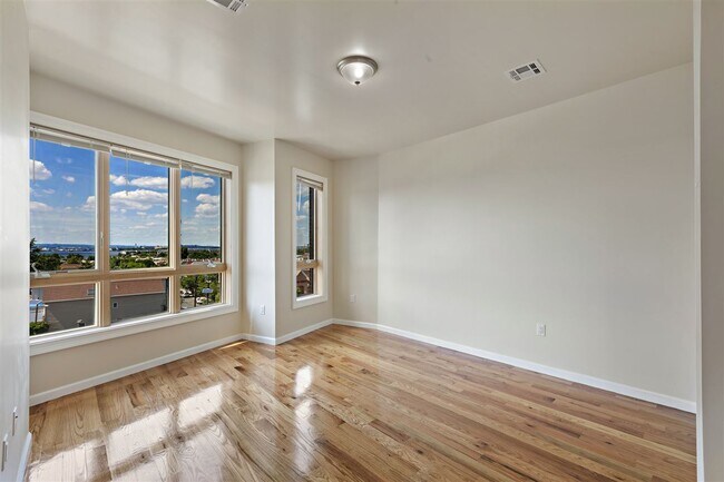 Building Photo - 1542 John F. Kennedy Blvd