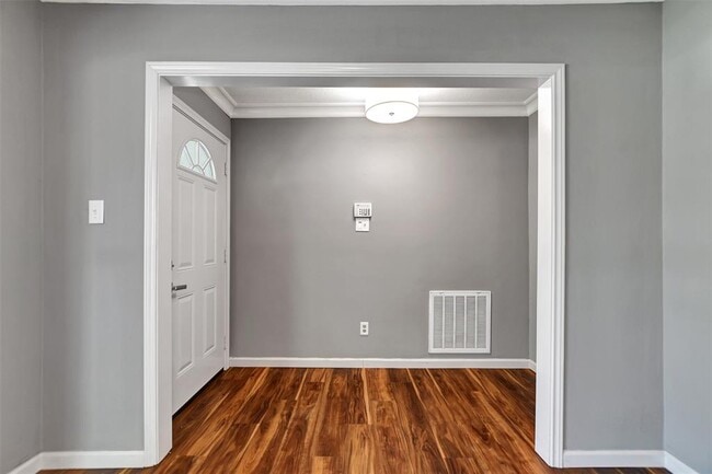 Building Photo - 25802 Maplewood Dr