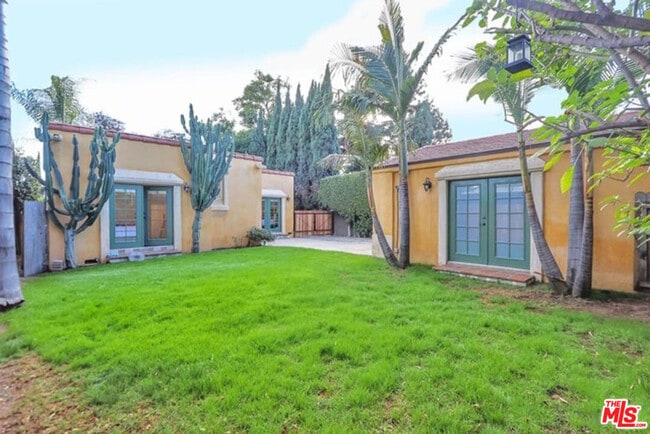 Building Photo - 1847 E Del Mar Blvd