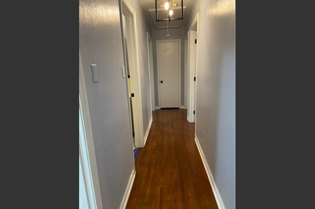 Building Photo - Clean Three Bedroom/One Bath