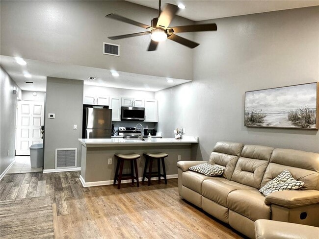Building Photo - 4707 Winslow Beacon