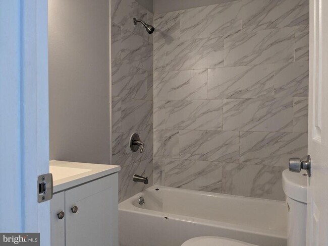 Building Photo - 178 W Hanover St