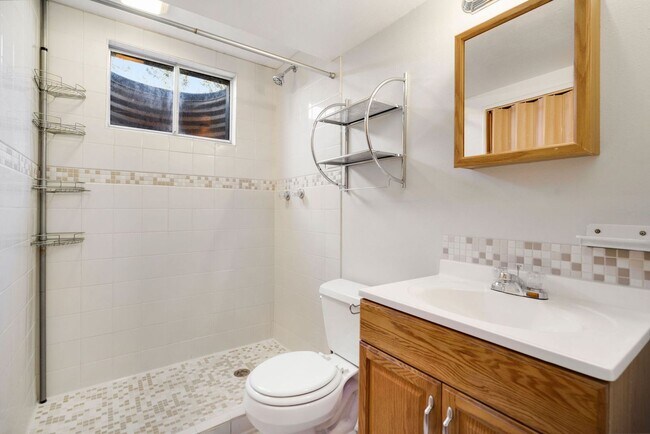 Building Photo - Updated 4 Bedroom Home in South College Heights