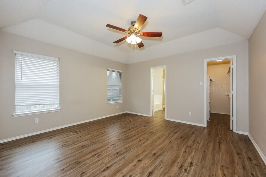 Building Photo - 704 Stonebrooke Dr