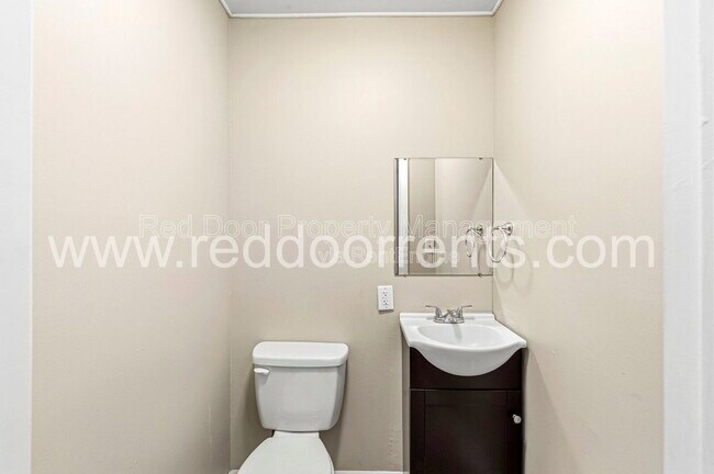 Building Photo - 5563 E 34th St