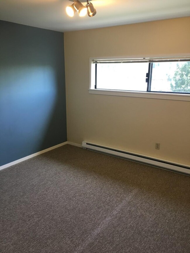 Building Photo - RavenView Apartments - 1 bedroom