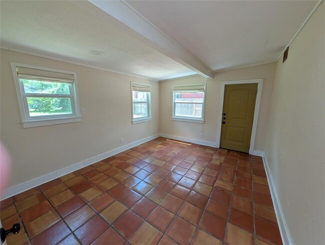 Building Photo - 400 Zennia St