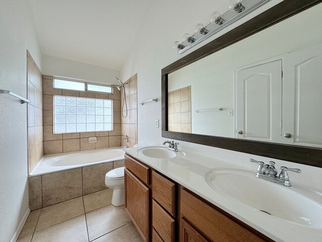 Building Photo - West El Paso 3bed 2.5bbath refrig A/C Home