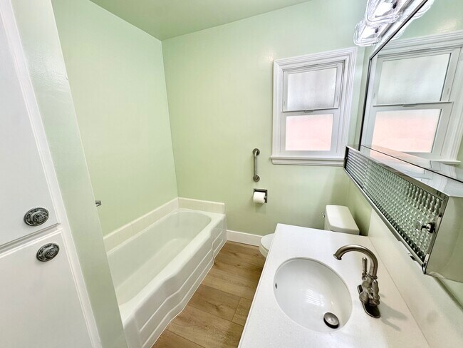 Building Photo - 2544 N Keystone St