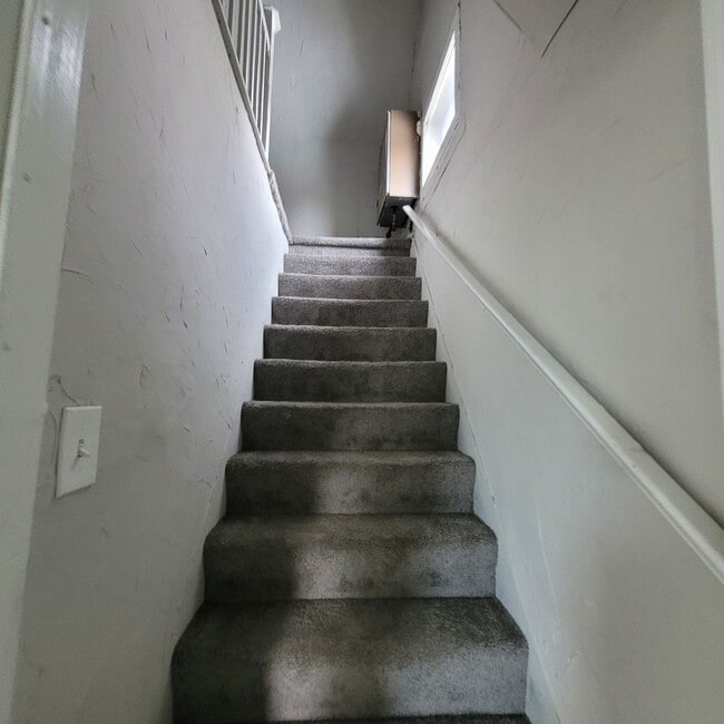 Building Photo - Single Family 4 Bed 2 Bath FOR RENT!