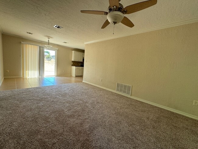 Building Photo - 4810 NW Hoover- AVAILABLE NOW!