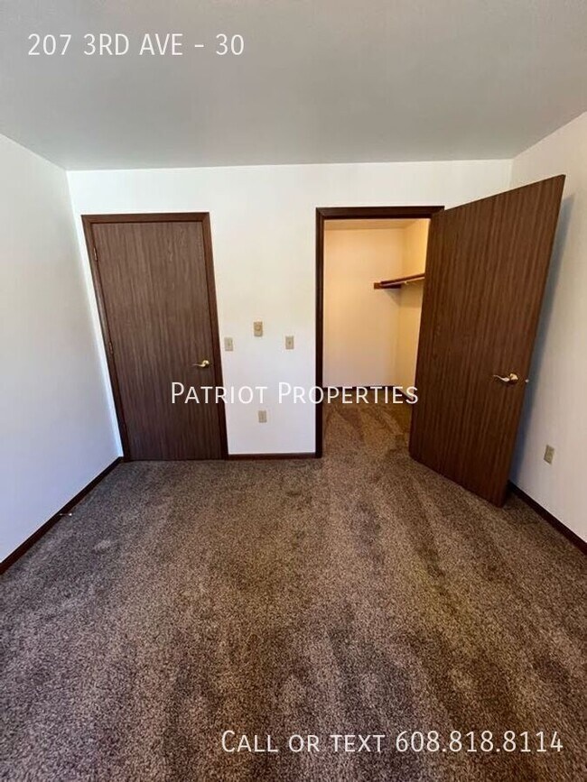 Building Photo - 207 3rd Ave