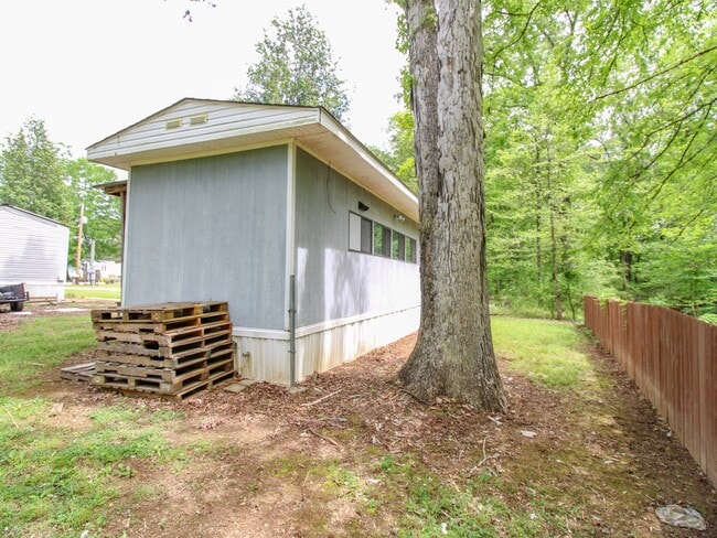 Building Photo - Charming Tiny Home in Peaceful Country Set...