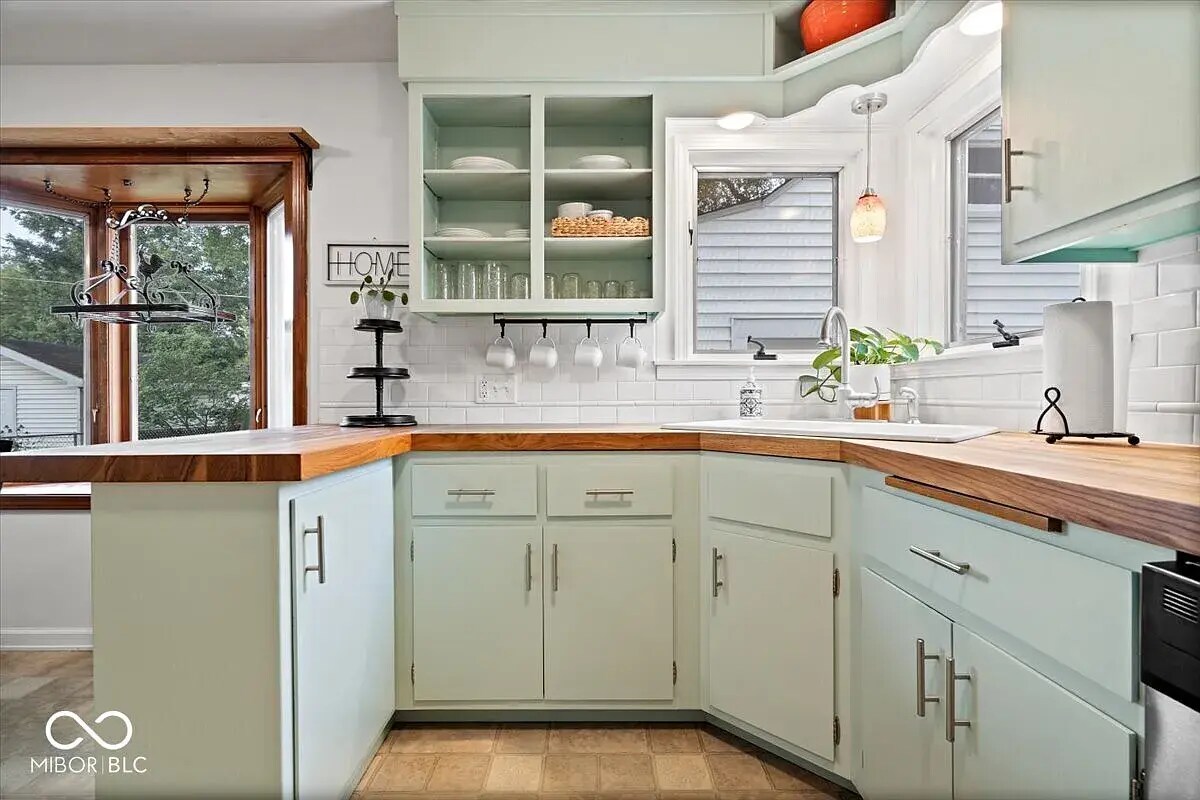 Building Photo - 636 S Broadway St