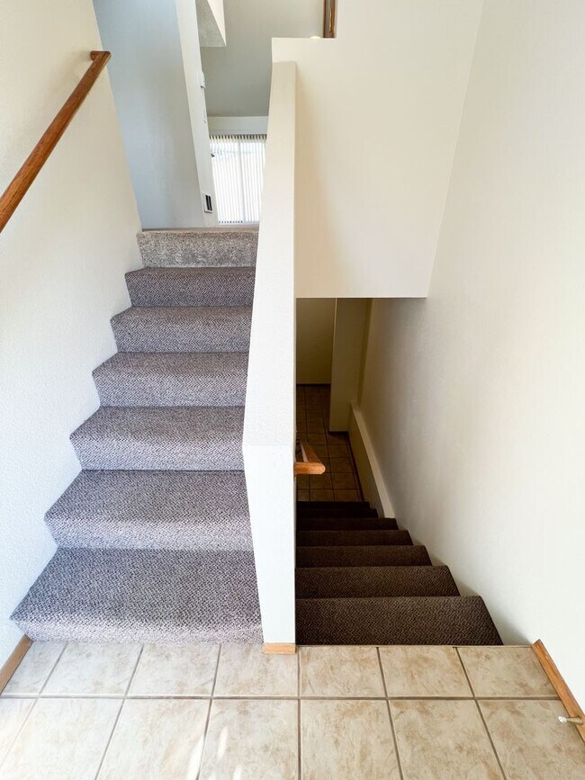 Building Photo - Triplex 5417 - 5421 North Hills Drive