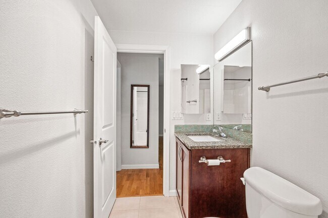Building Photo - Location, Location!! 2-bedroom Condo in Ma...