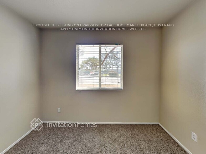 Building Photo - 2628 N Maple Ave