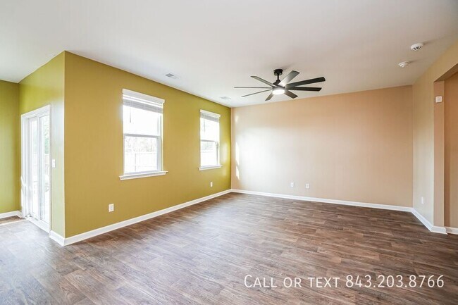 Building Photo - 472 Cedarview Rd